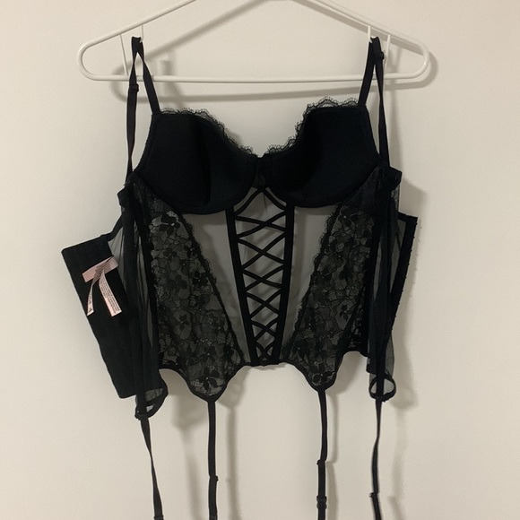 Black Lace Corset - Picture 4 of 5